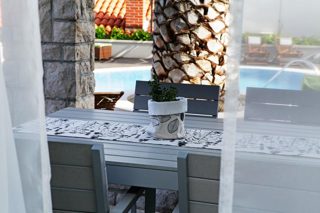 Apartments Diana - New Heated Pool Bol Exteriör bild